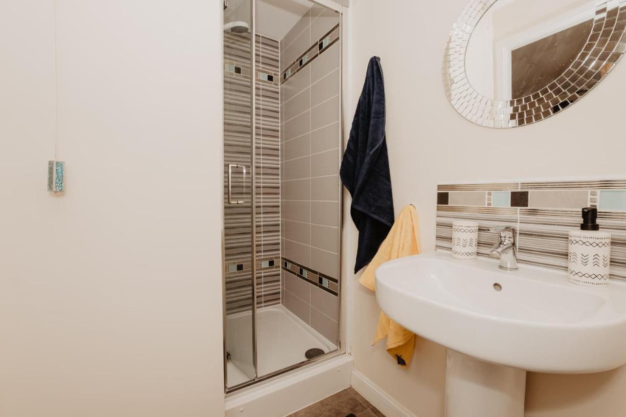 Coyle House, 3 Bed,Corby, Super Kings Or Twins, Driveway, Free Wi-Fi, Corporates Welcome Luaran gambar