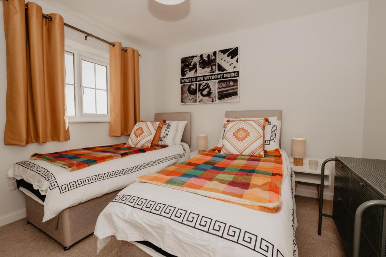 Coyle House, 3 Bed,Corby, Super Kings Or Twins, Driveway, Free Wi-Fi, Corporates Welcome Luaran gambar