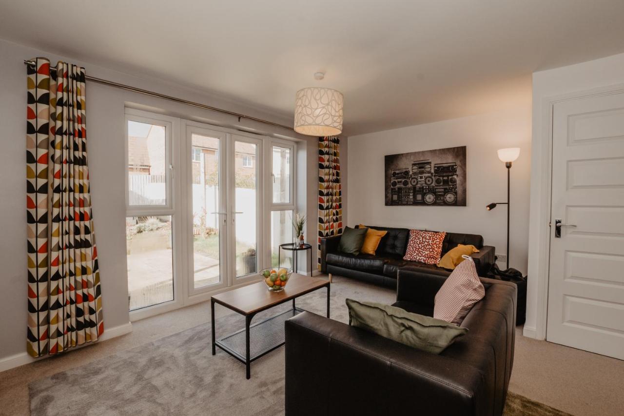 Coyle House, 3 Bed,Corby, Super Kings Or Twins, Driveway, Free Wi-Fi, Corporates Welcome Luaran gambar